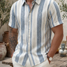 Camicia uomo a righe blu e beige a manica corta con colletto a revers, ideale per viaggi.
